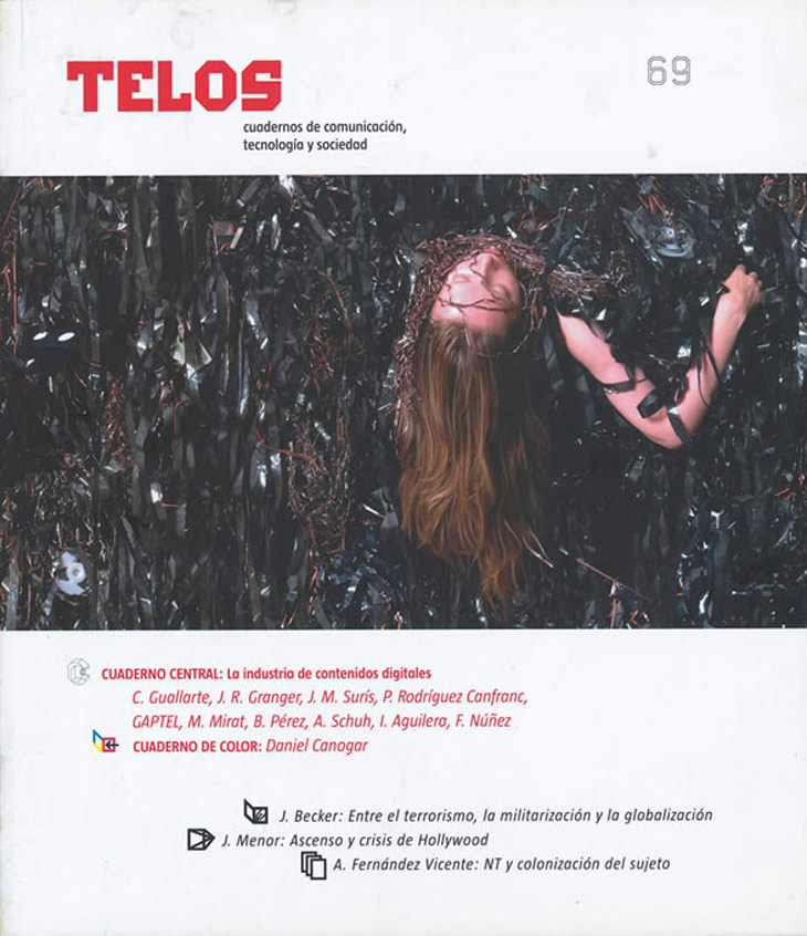 de este número contiene una crítica a las toneladas de basura que generamos expresada a través de las fotografías de Daniel Canogar. Este Cuaderno de Color está ligado con el Cuaderno Central sobre contenidos digitales, ya que Canogar establece un paralelismo entre el bombardeo de información que recibimos, el cual somos incapaces de almacenar, y el desecho de soportes de almacenaje de información, como cintas de grabación, móviles obsoletos u ordenadores.