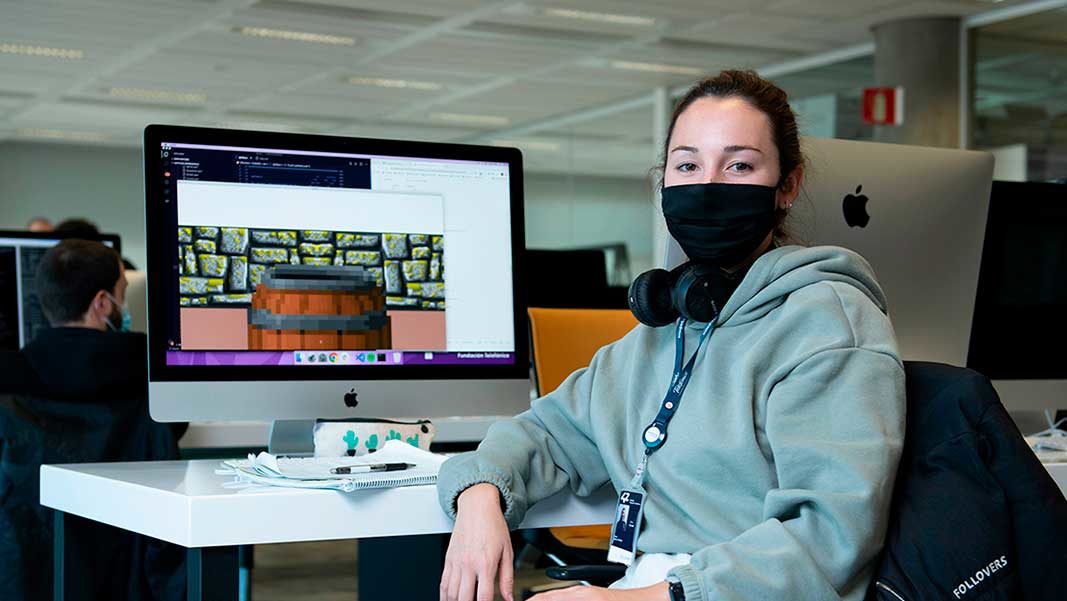 Mujeres programadoras: aprendiendo código en '42'
