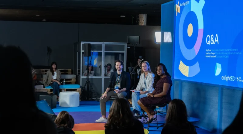 Q&A con Toju Duke. Jose Luis Crespo, Físico y fundador de Quantum Fracture, Gabriella Campbell, Cofundadora de Ac2ality, y Toju Duke, Asesora responsable de IA, fundadora de Diverse AI