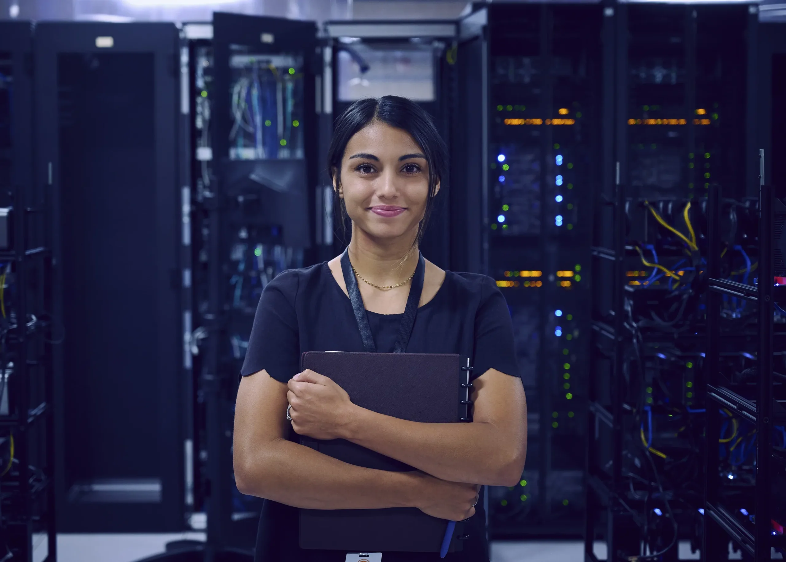 Chica que representa Los perfiles y habilidades digitales más buscados por las empresas en España