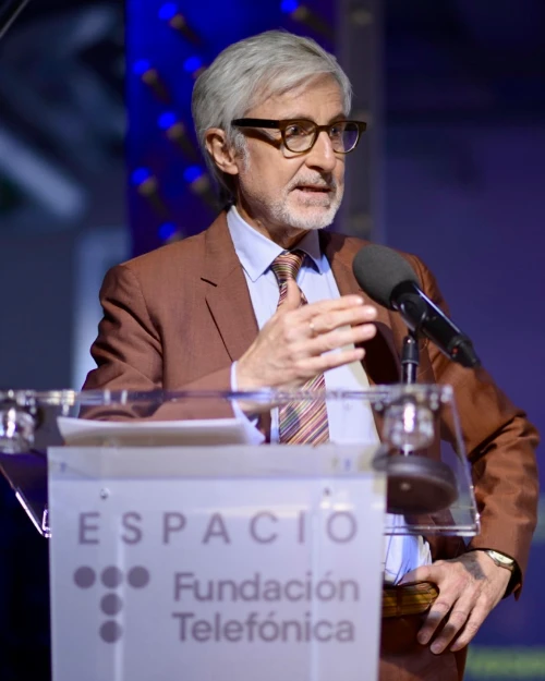 Enrique Goñi en la presentación de FilosofIA