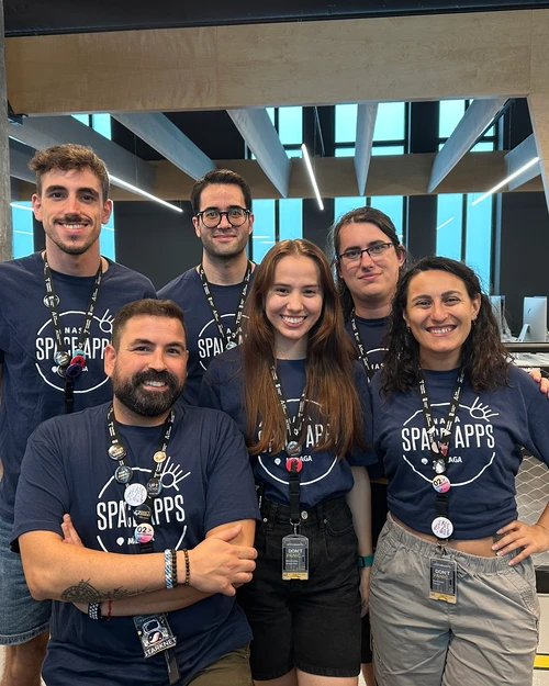 Participantes de hackaton en 42