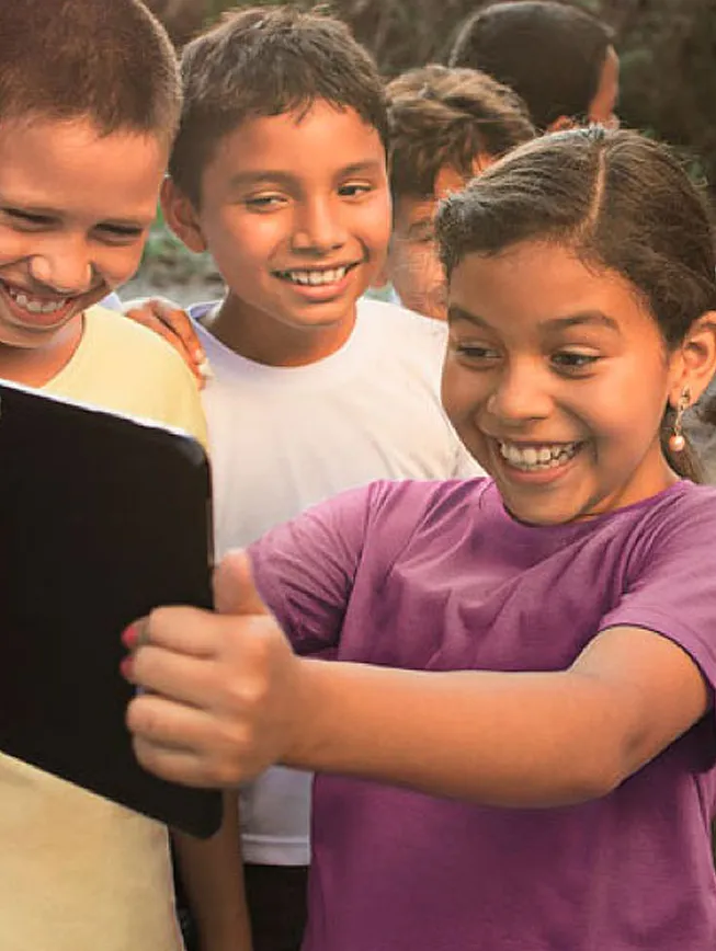 ProFuturo: un programa de educación digital impulsado por Fundación Telefónica y Fundación ¨la Caixa¨ para reducir la brecha educativa