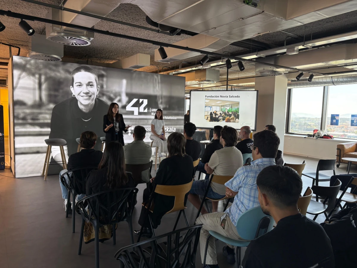 Gracias a la Fundación Novia Salcedo alrededor de 150 estudiantes de los campus 42 contarán con orientación para impulsar sus perfiles profesionales en el mercado de empleo digital