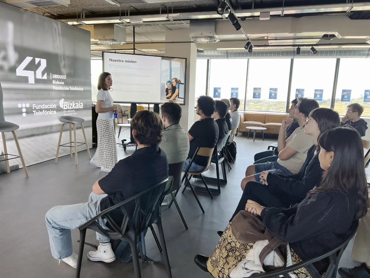 Gracias a la Fundación Novia Salcedo alrededor de 150 estudiantes de los campus 42 contarán con orientación para impulsar sus perfiles profesionales en el mercado de empleo digital