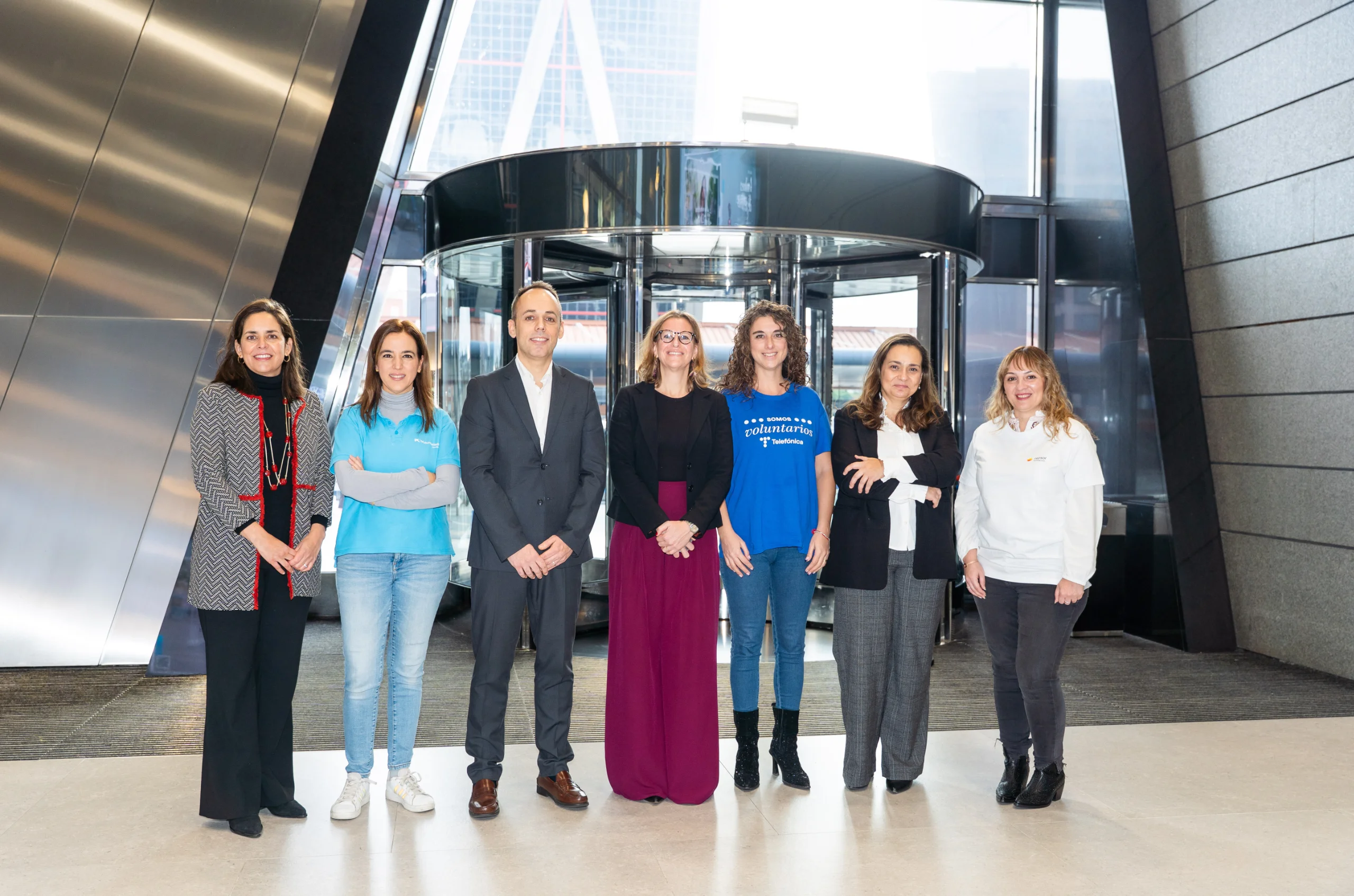 Foto grupal presentación 'Informe Voluntare 2025'