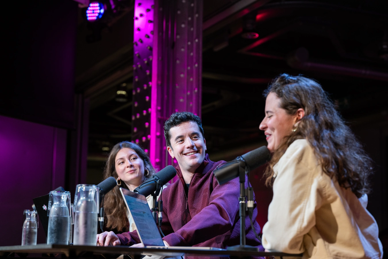 Enrique Goñi participa en WATIFTV. Imagen de un momento de la entrevista