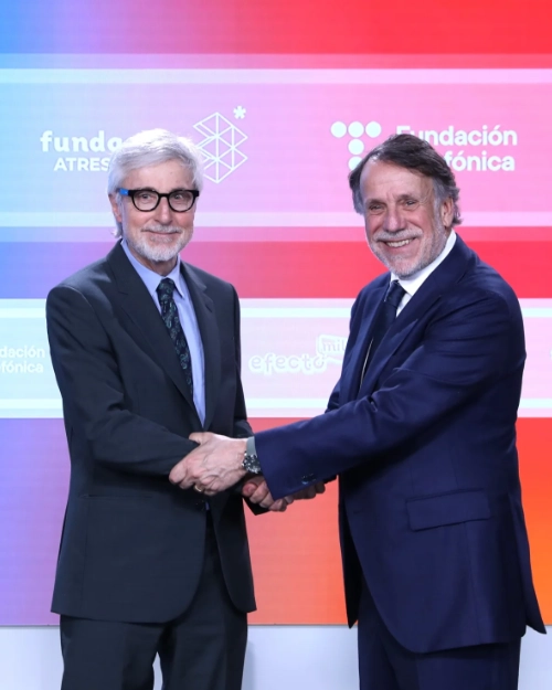José Creuheras, presidente de Atresmedia y de la Fundación Atresmedia, y Enrique Goñi, presidente de Fundación Telefónica, han sellado este martes un acuerdo en la sede del grupo audiovisual