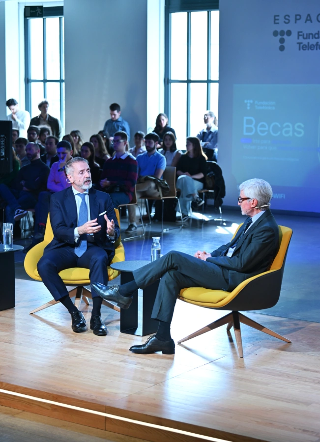 Marc Murtra, presidente de Telefónica, y Enrique Goñi, presidente de Fundación Telefónica, en la presentación del programa de becas de Fundación Telefónica.
