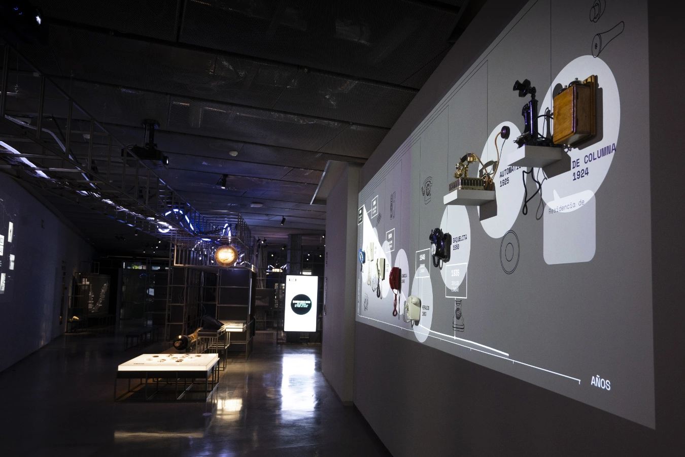 Una muestra del patrimonio tecnológico de Fundación Telefónica en "Exponencial, de analógicos a digitales"