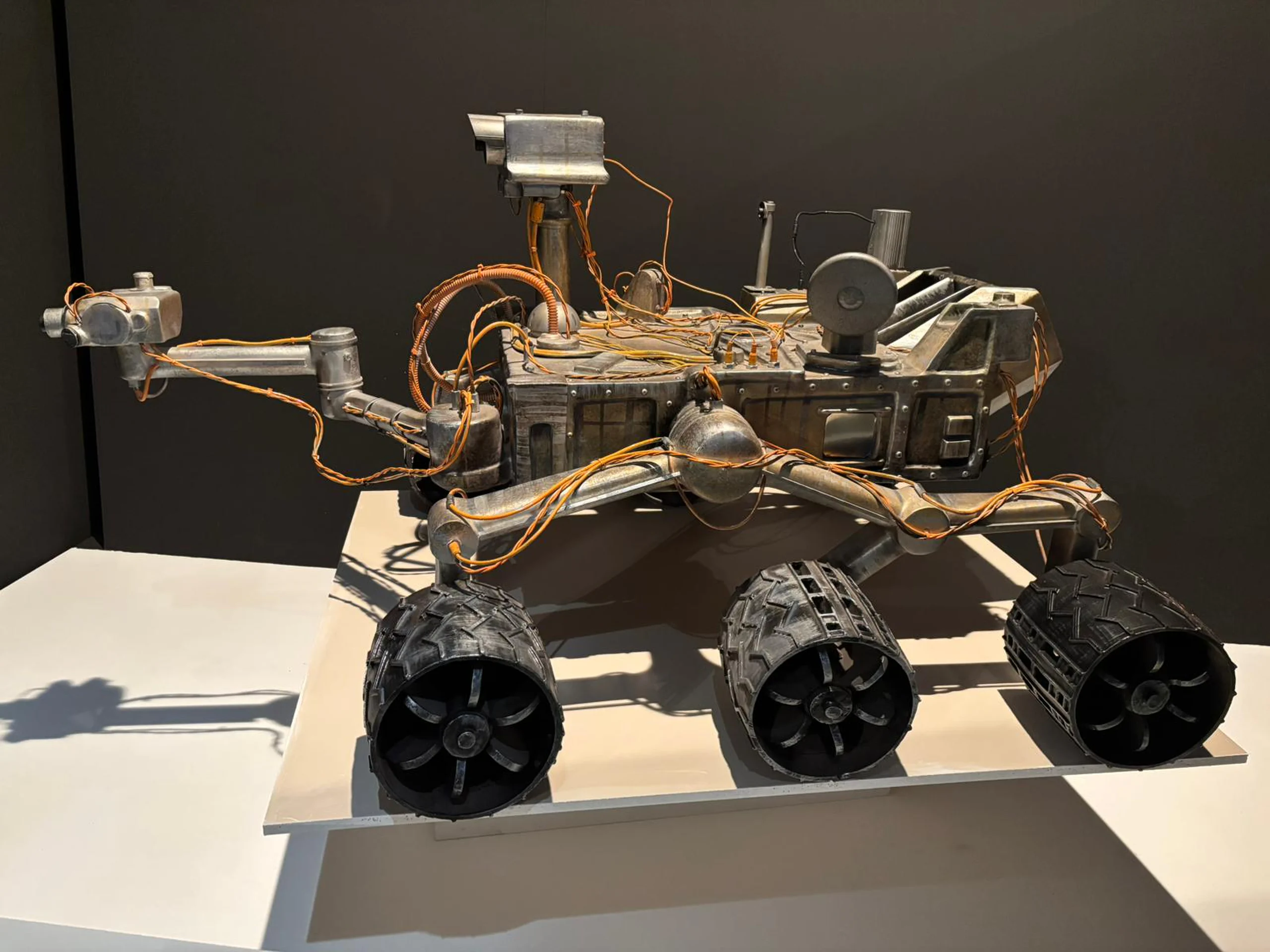 Foto de sala de la exposición ‘Marte. La conquista de un sueño’, que llega en itinerancia a Murcia con un recorrido por la historia y los retos del planeta rojo