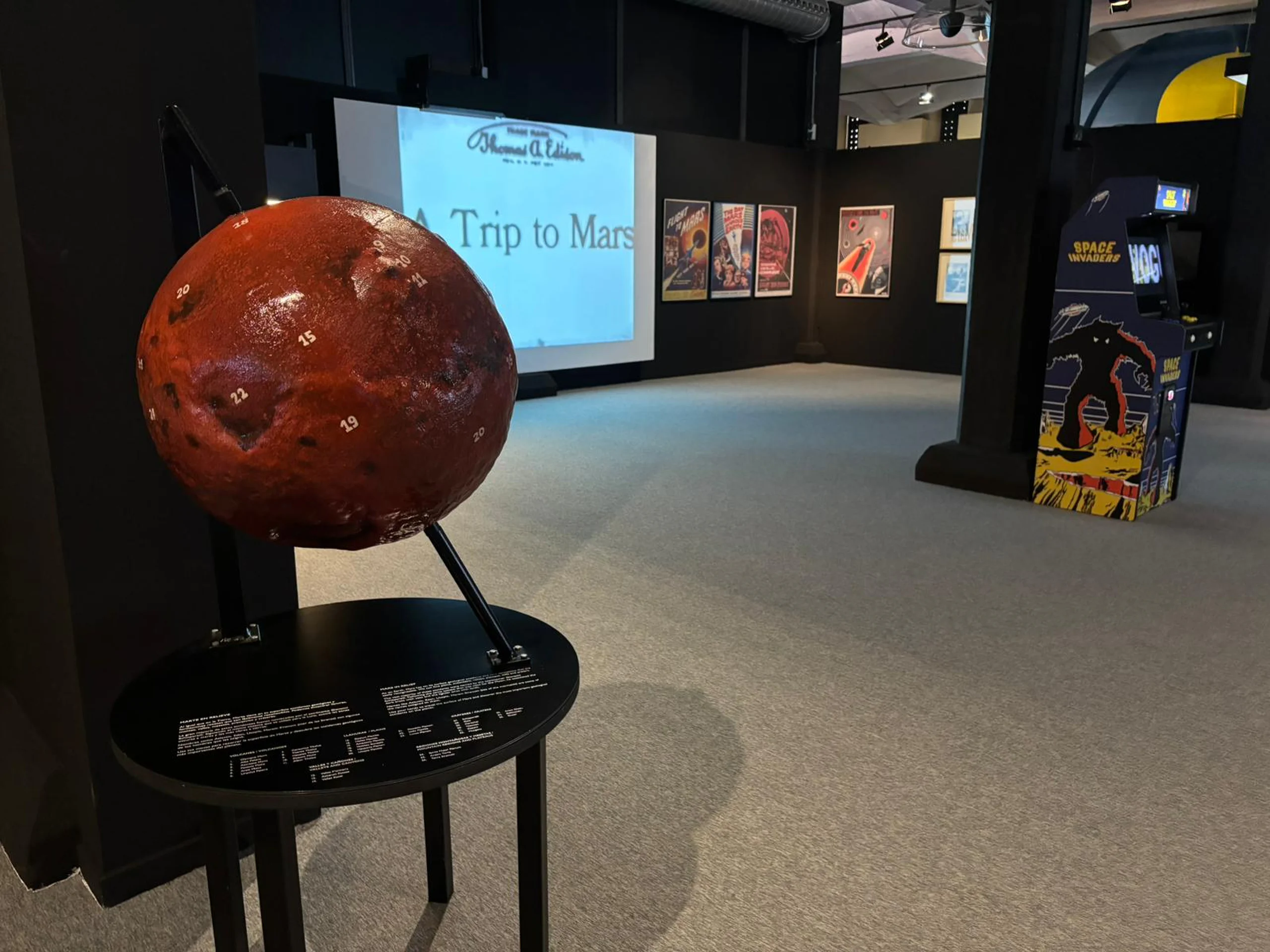 Foto de sala de la exposición ‘Marte. La conquista de un sueño’, que llega en itinerancia a Murcia con un recorrido por la historia y los retos del planeta rojo