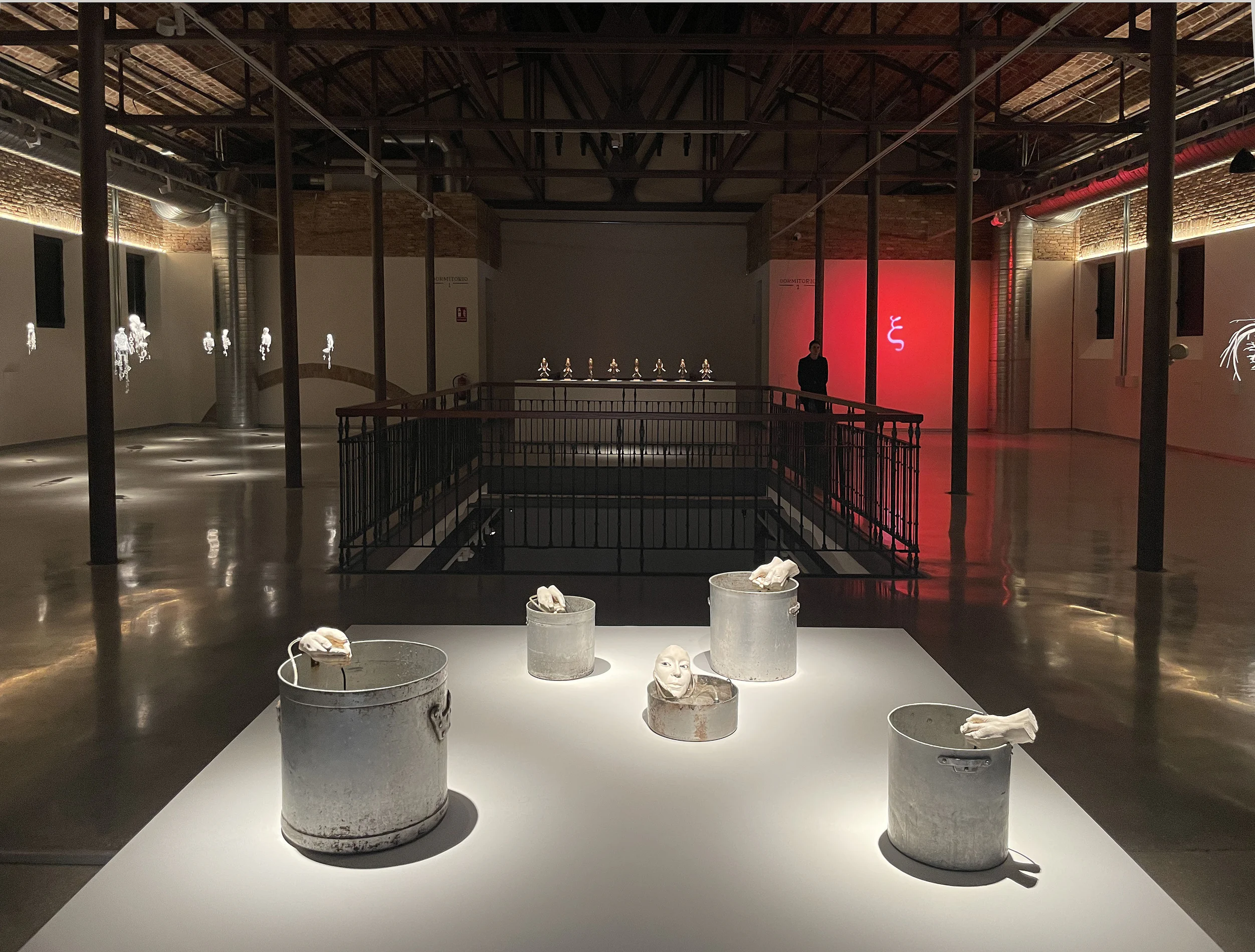 Fotos de sala de la exposición de Jaume Plensa en el Módulo II de la Cárcel Vieja de Murcia Fotos de sala de la exposición de Jaume Plensa en el Módulo II de la Cárcel Vieja de Murcia