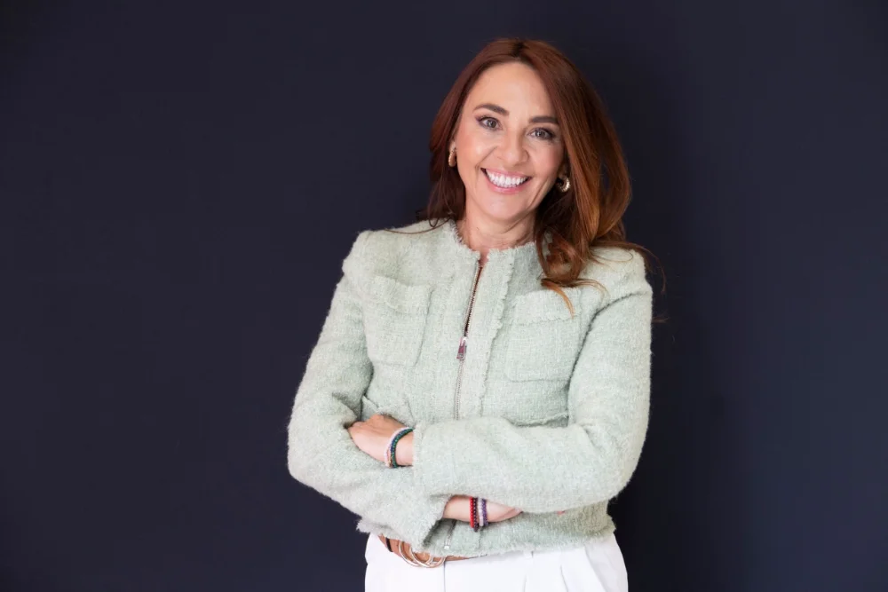 Imagen de Lola Martínez Bernabeu posando sonriente