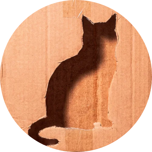 Silueta de un gato recortado en una. caja de cartón, que aparece en la portada de la revista TELOS 129