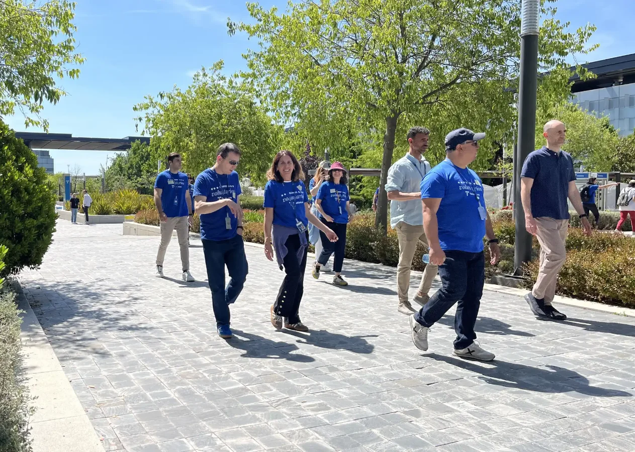 Un grupo de voluntarios en el Día Mundial del Voluntariado 2026 en Distrito Telefónica Un grupo de voluntarios en el Día Mundial del Voluntariado 2026 en Distrito Telefónica