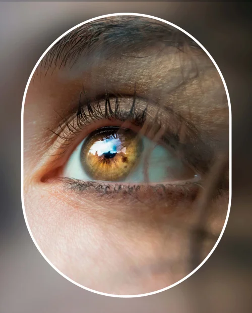 Imagen de los Premios Tecnológicos de Fundación Telefónica, un ojo se asoma por un orificio