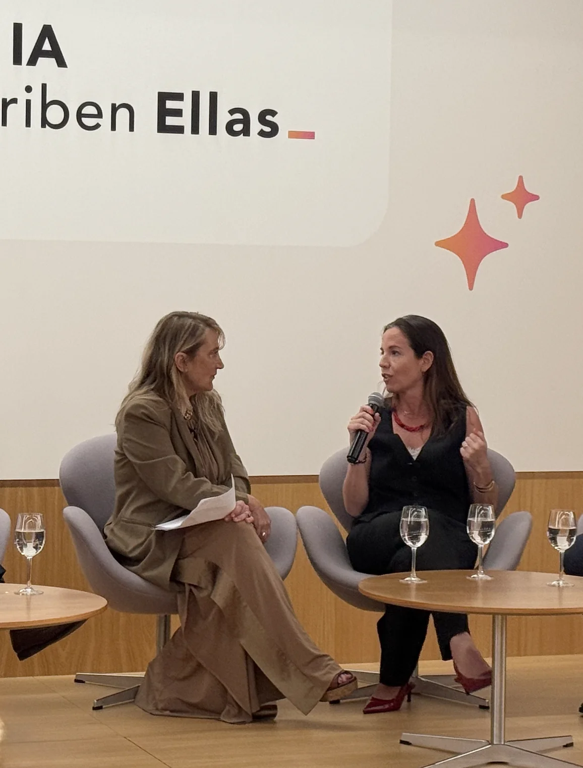 Un momento del debate con la intervención de Isabel Salazar, directora general de Fundación Telefónica